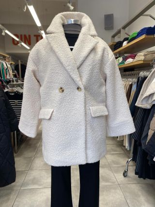 😍 Černá je považována za jednu z nejvíce elegantních barev, která dokáže pozvednout i neformální outfit do formálnější...